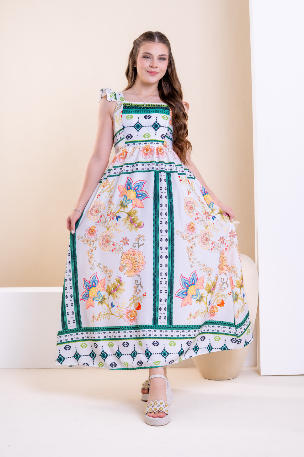 Vestido Juvenil Longo Estampado Floral Verde e Branco Estilo Boho Teen