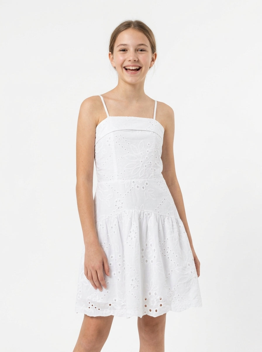 Vestido Teen Curto em Laise Branco
