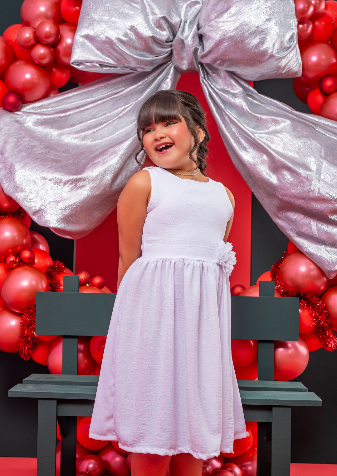 Vestido Infantil Branco Leve com Flor Cintura