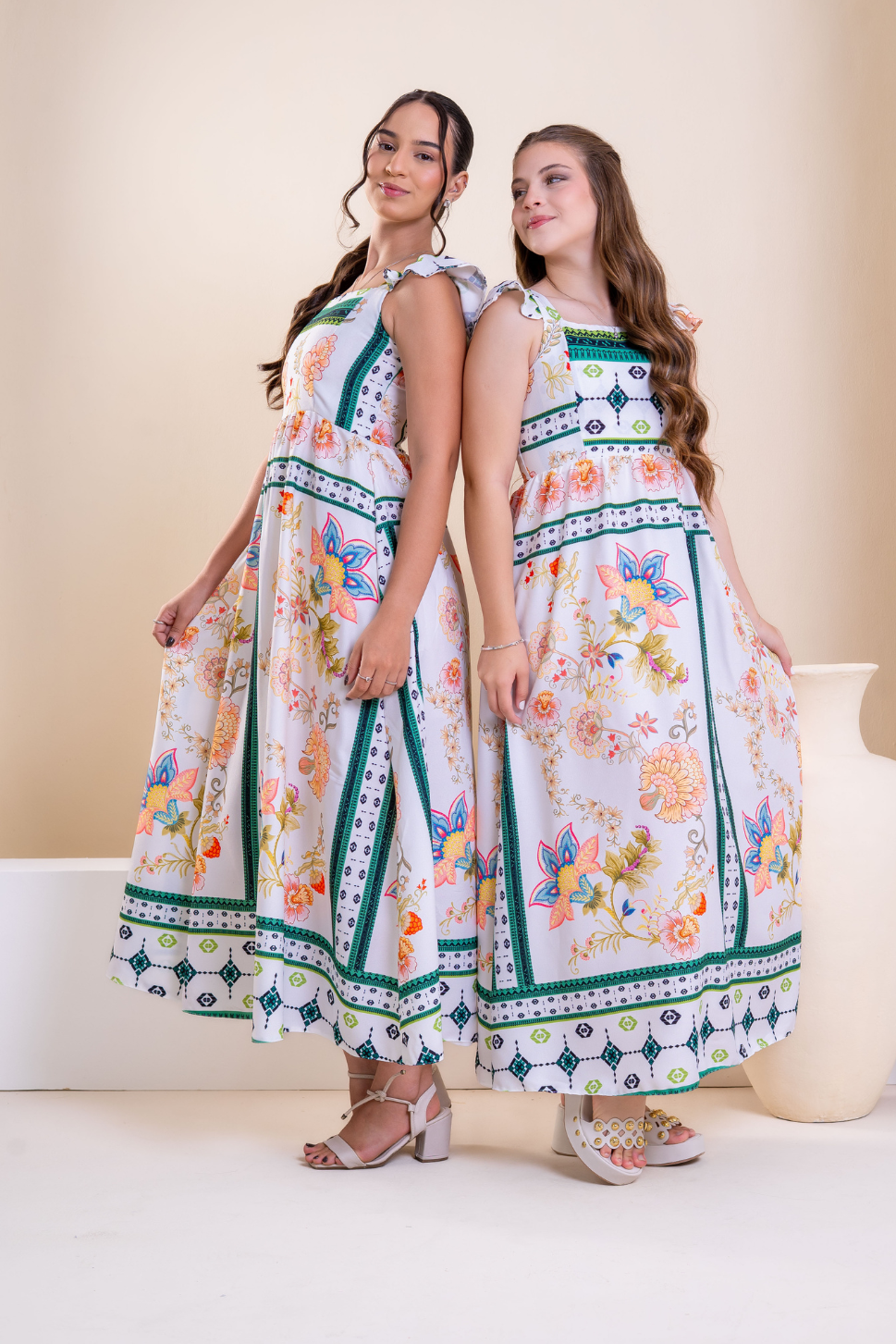 Vestido Juvenil Longo Estampado Floral Verde e Branco Estilo Boho Teen