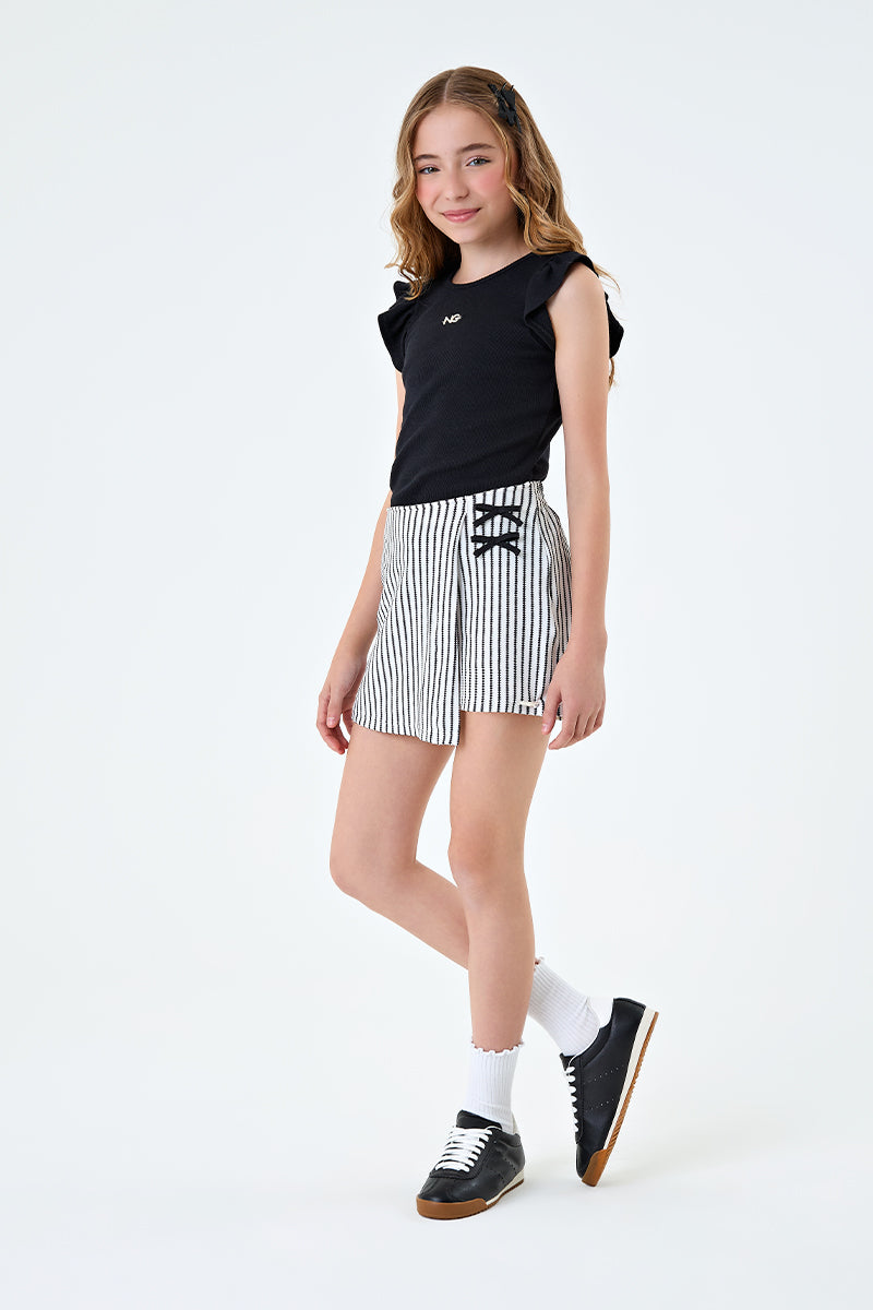 Conjunto blusa ribana canelada e short saia em malha croche listrada