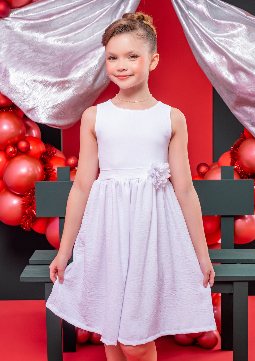 Vestido Infantil Branco Leve com Flor Cintura