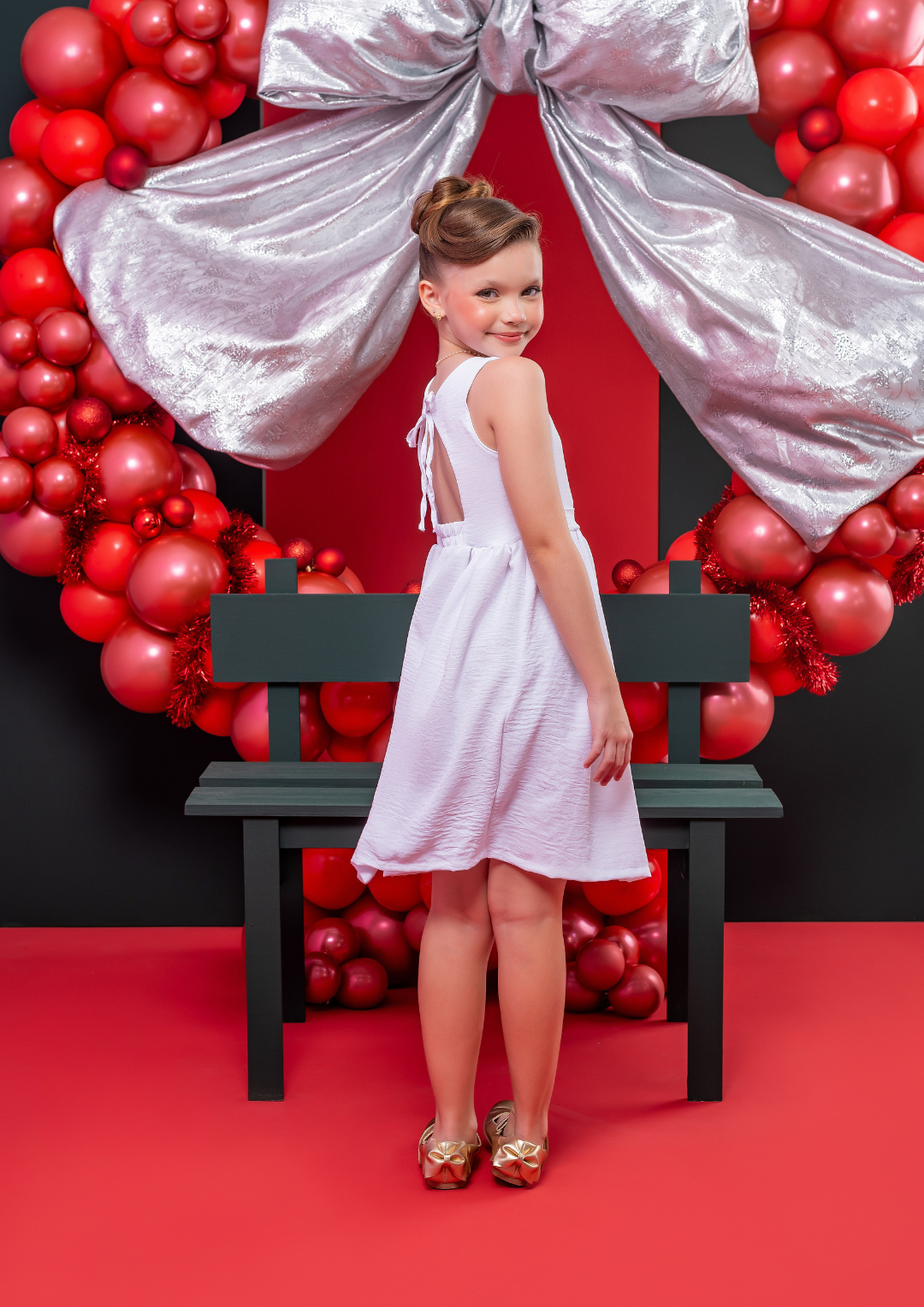 Vestido Infantil Branco Leve com Flor Cintura
