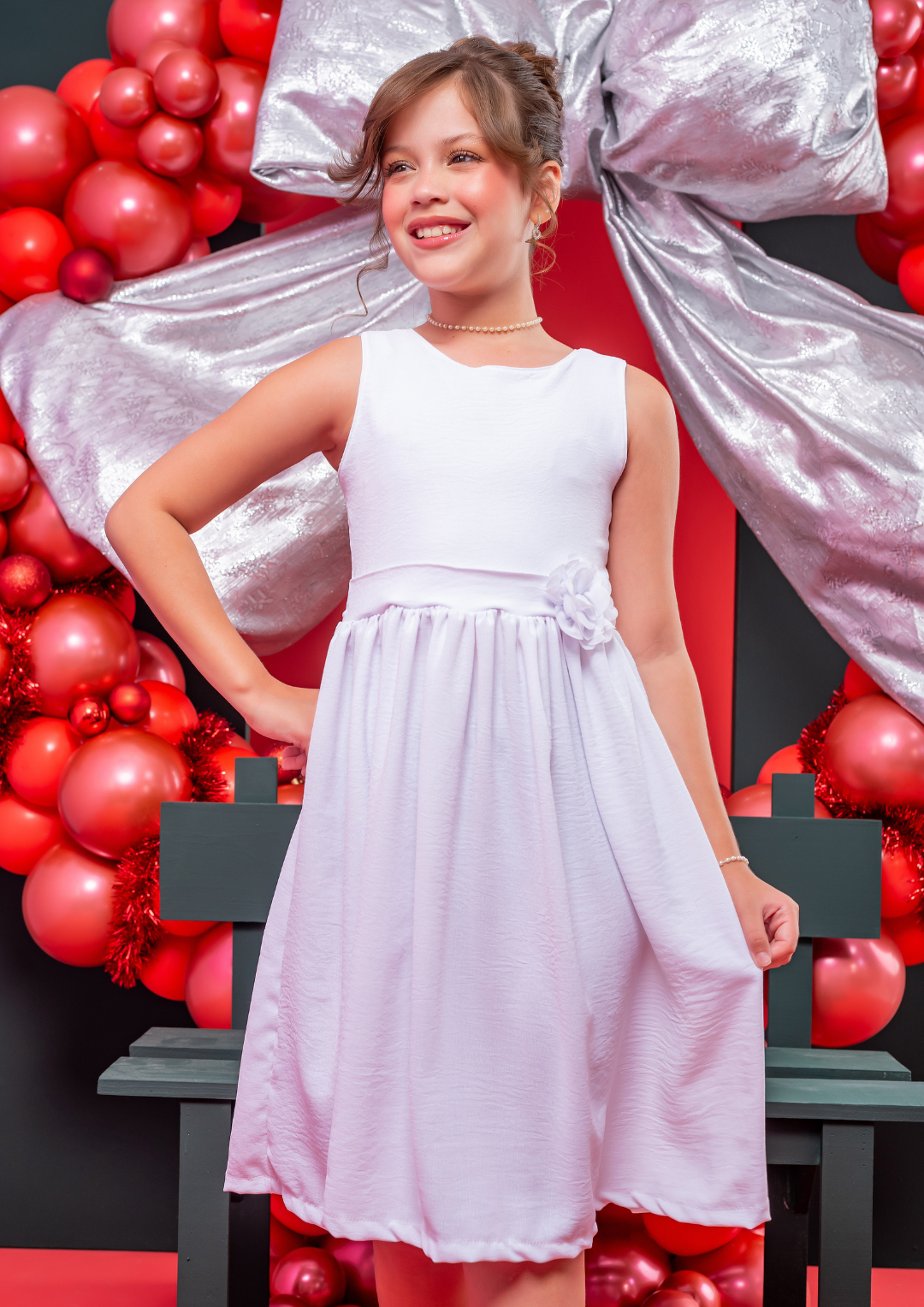Vestido Infantil Branco Leve com Flor Cintura