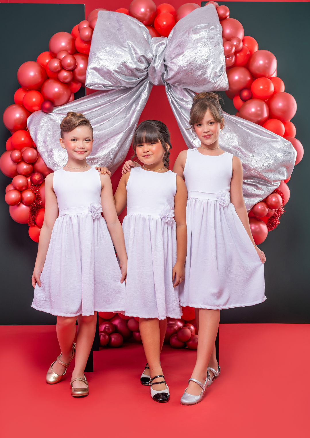 Vestido Infantil Branco Leve com Flor Cintura
