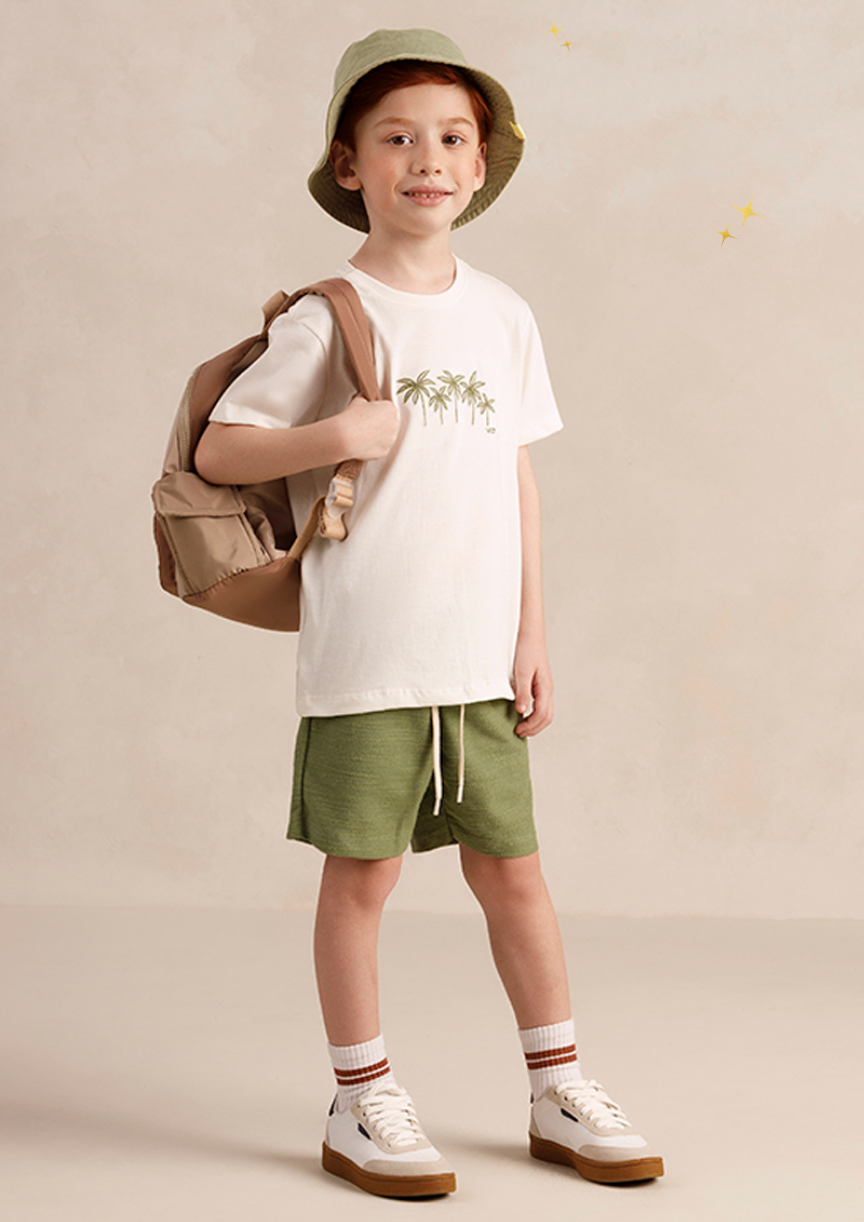 Conjunto infantil masculino em algodão com camiseta bordada e bermuda verde da Lúdica Moda Infantil