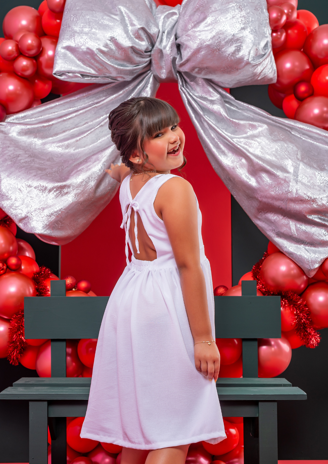 Vestido Infantil Branco Leve com Flor Cintura