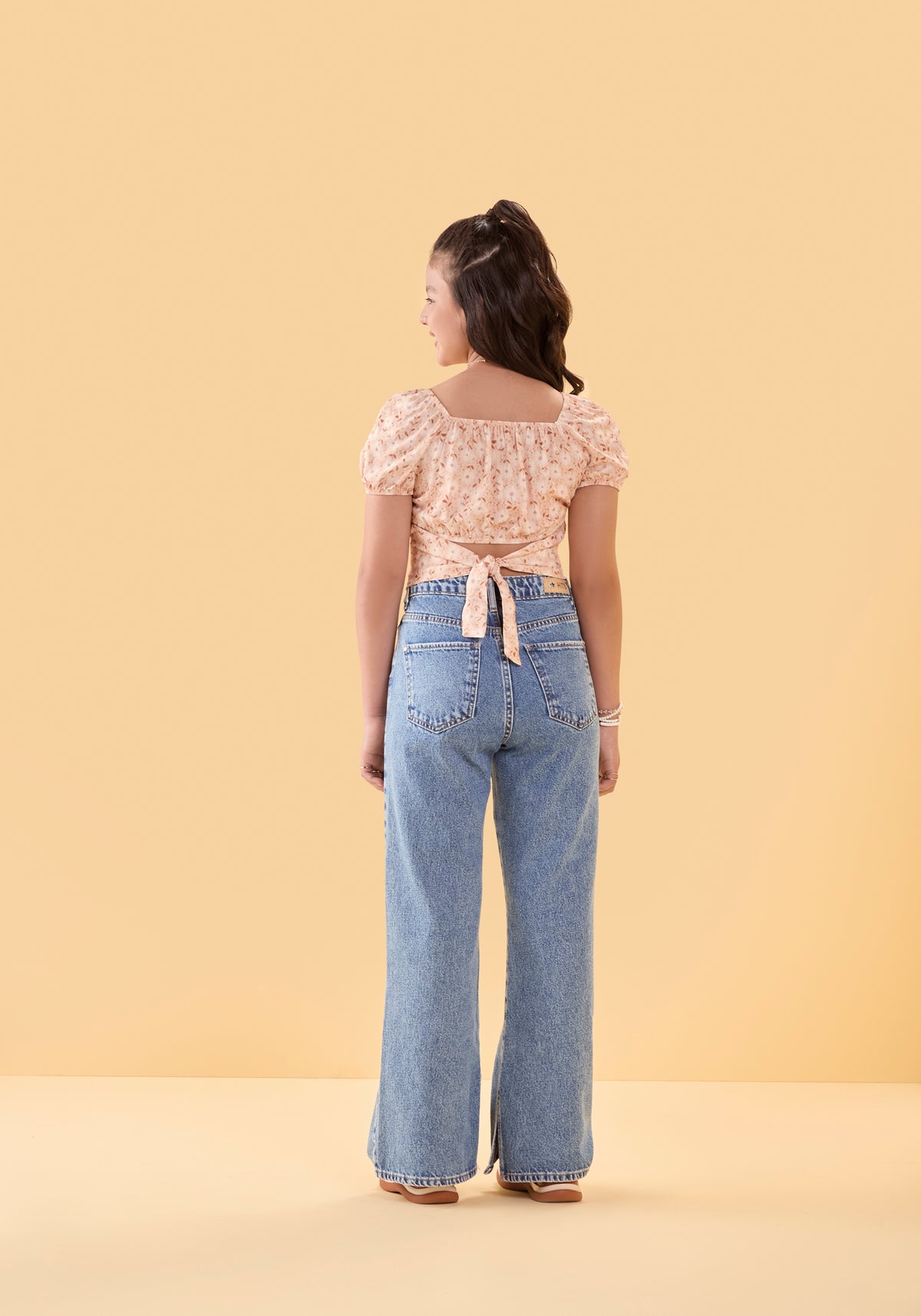 Blusa cropped viscose com flores