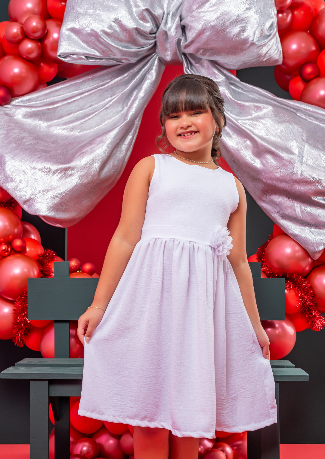 Vestido Infantil Branco Leve com Flor Cintura