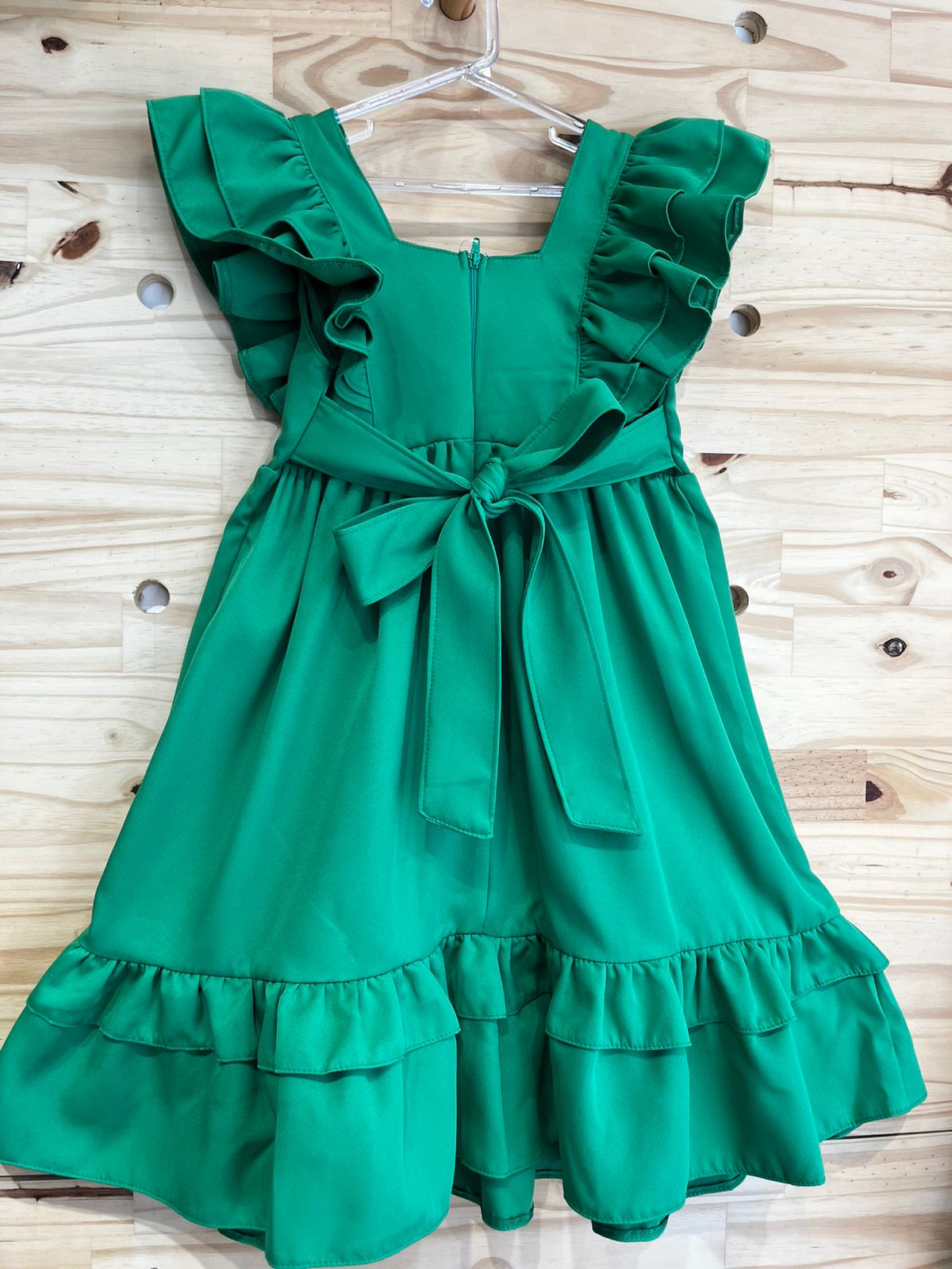 modelagem e alças confortáveis do vestido infantil de festa verde para meninas 