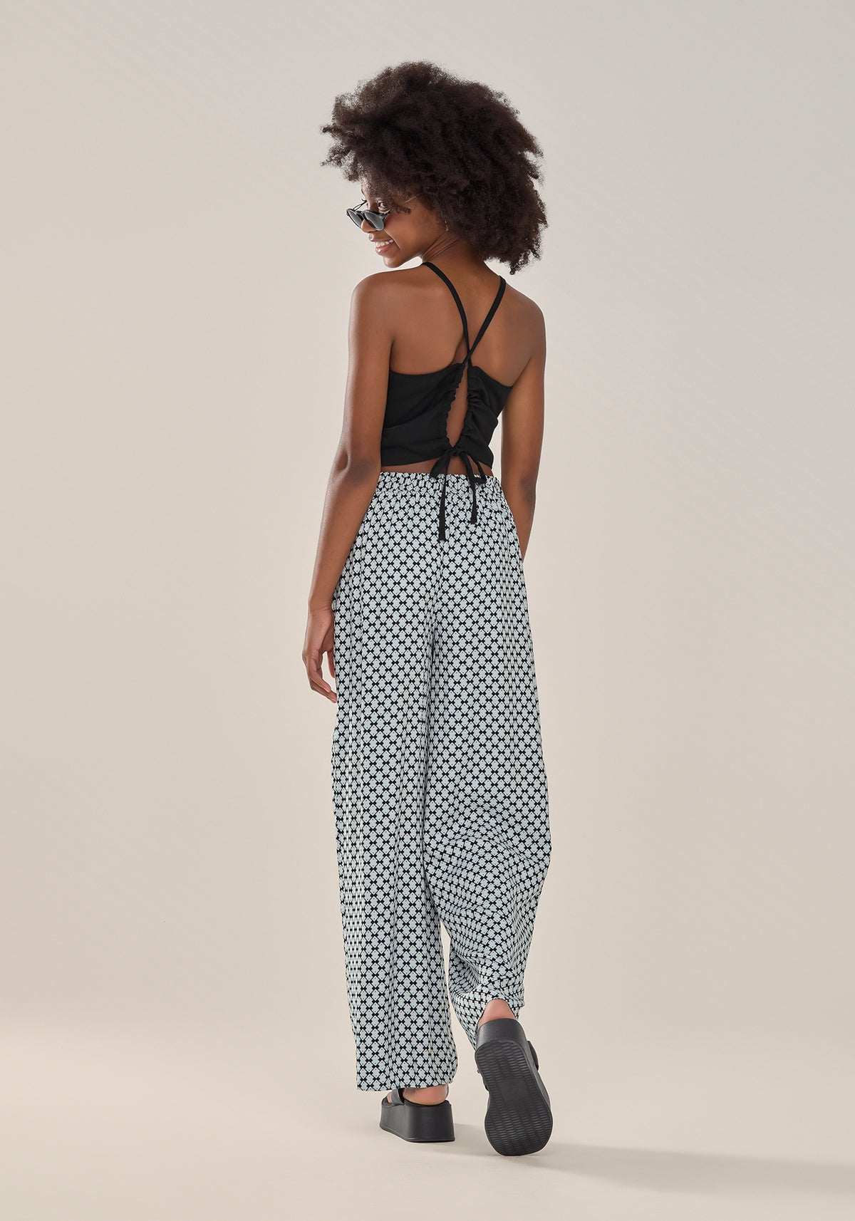 costas-do-conjunto-juvenil-calça-com-cropped-alto-verao
