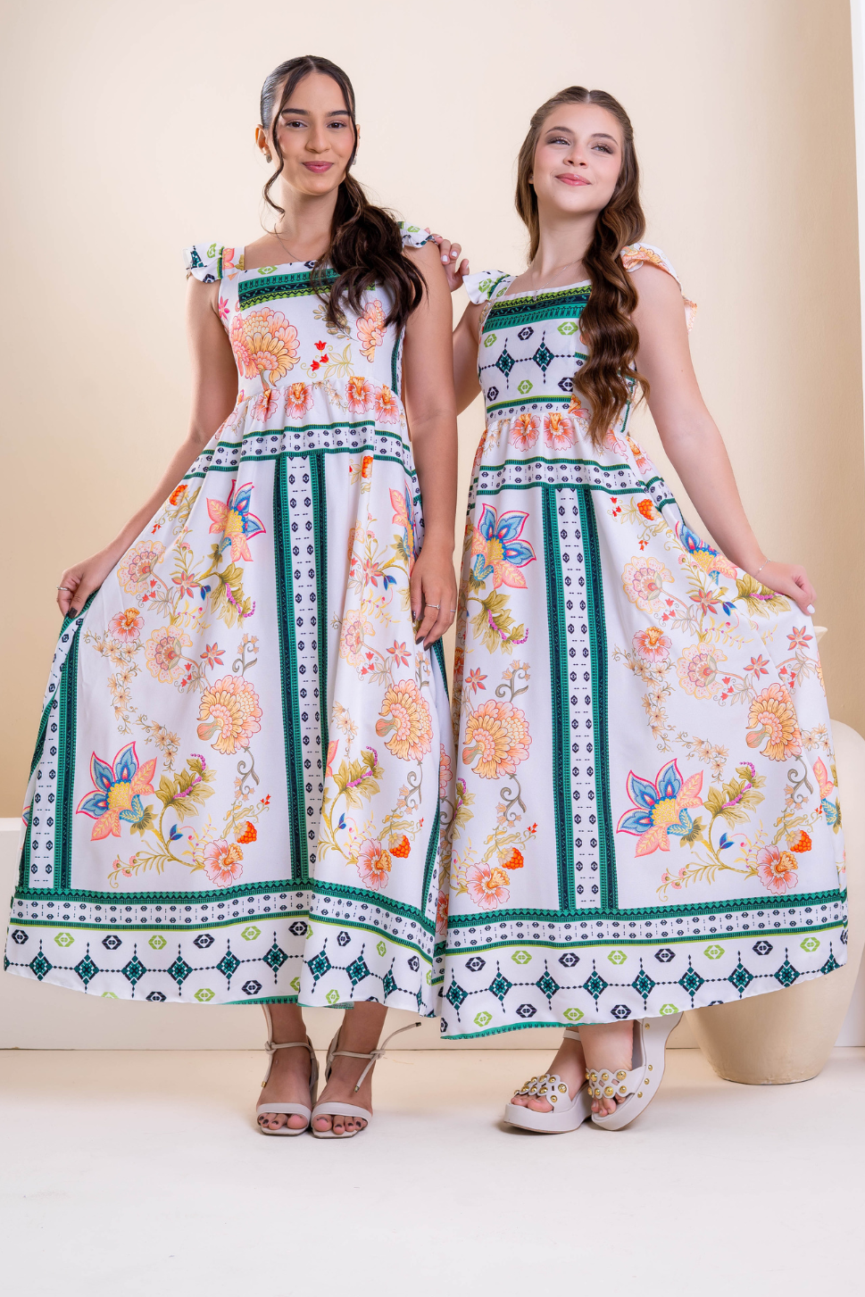 Vestido Juvenil Longo Estampado Floral Verde e Branco Estilo Boho Teen