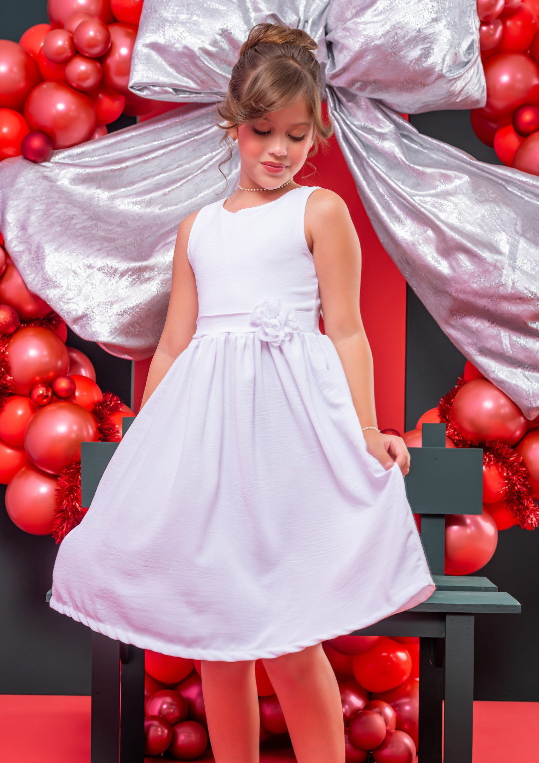 Vestido Infantil Branco Leve com Flor Cintura