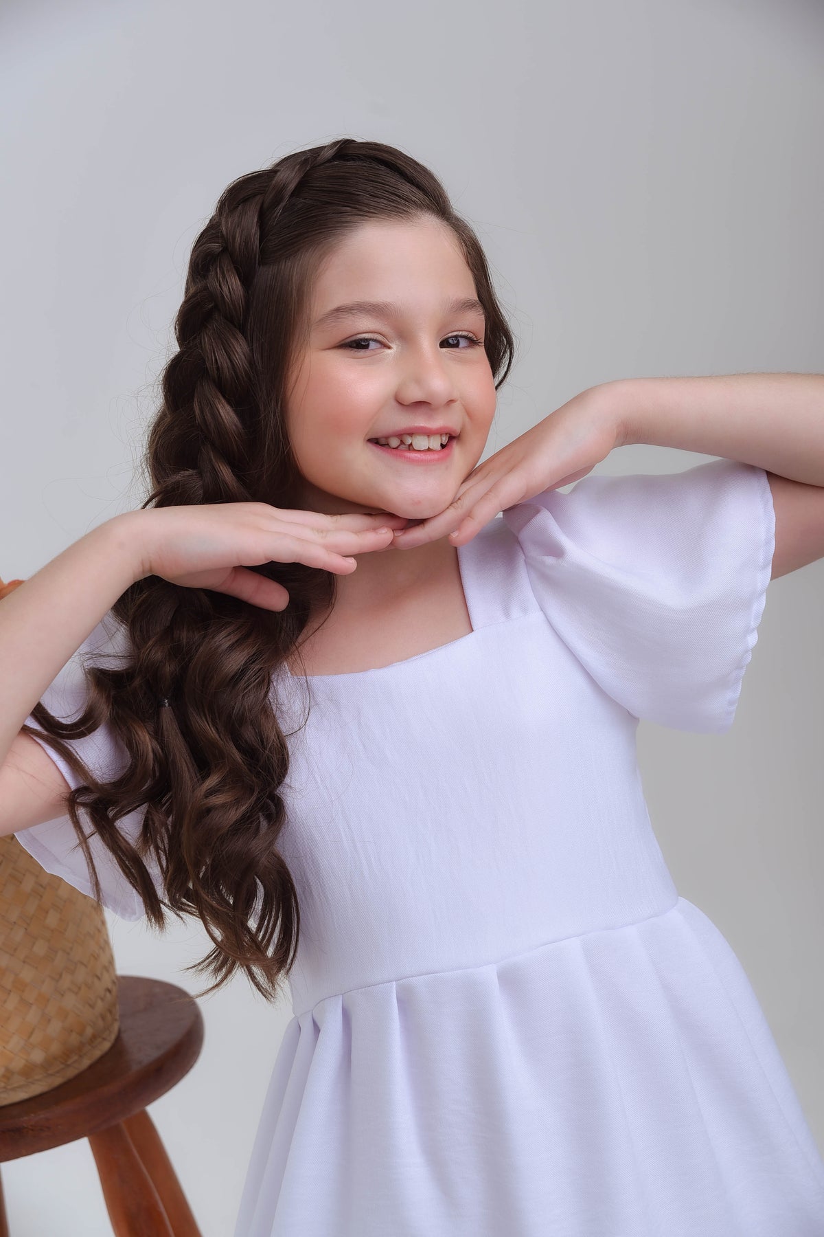 gola quadrada do vestido infantil branco para batizado 