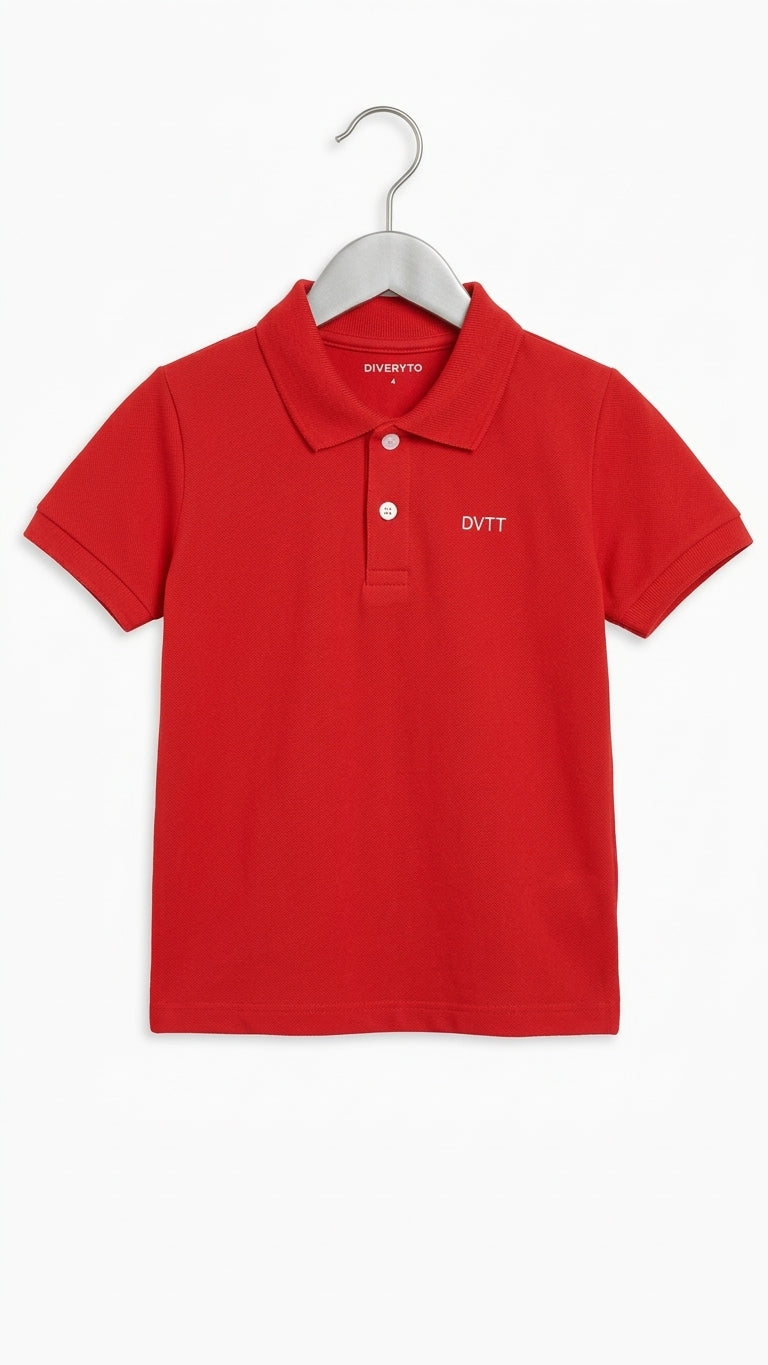 Camisa polo de menino vermelha em tecido canelado ribana com gola de botões.