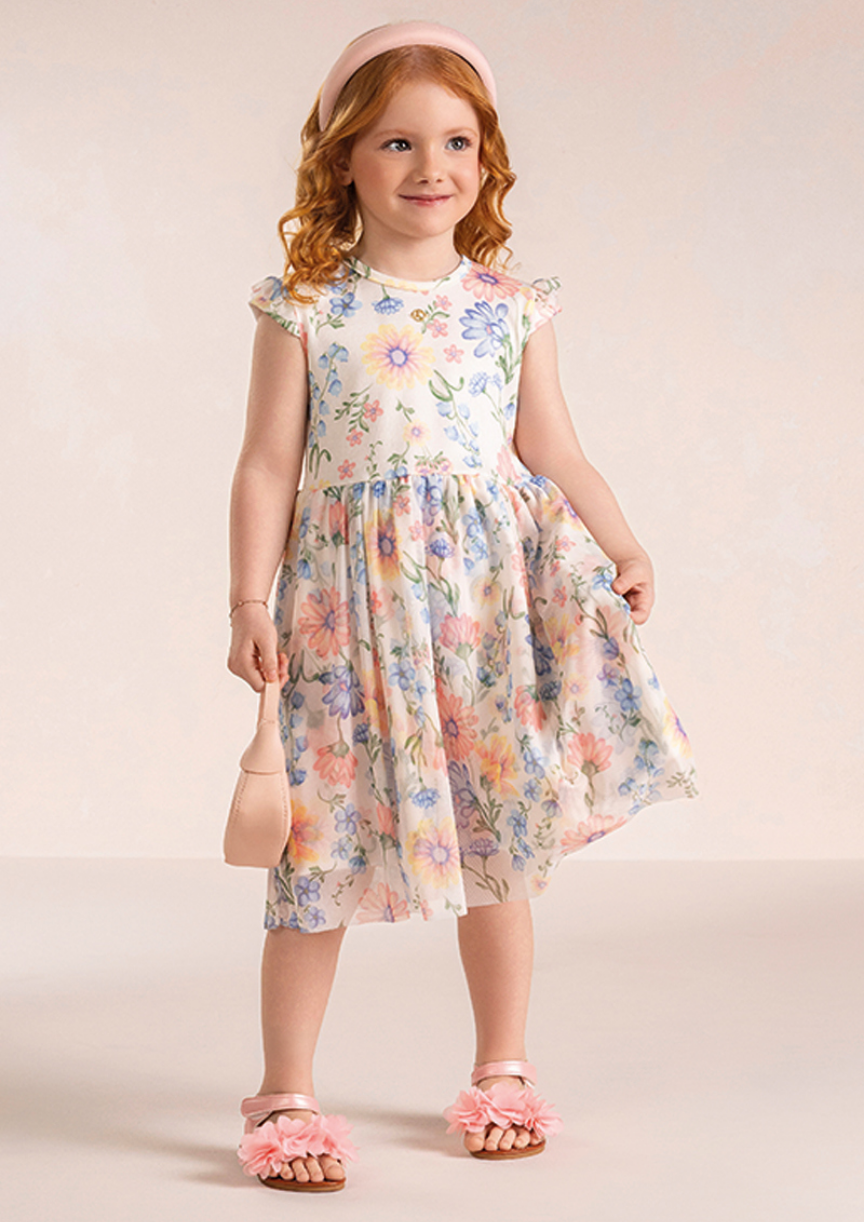 menina vestindo vestido floral em tule chique para festas