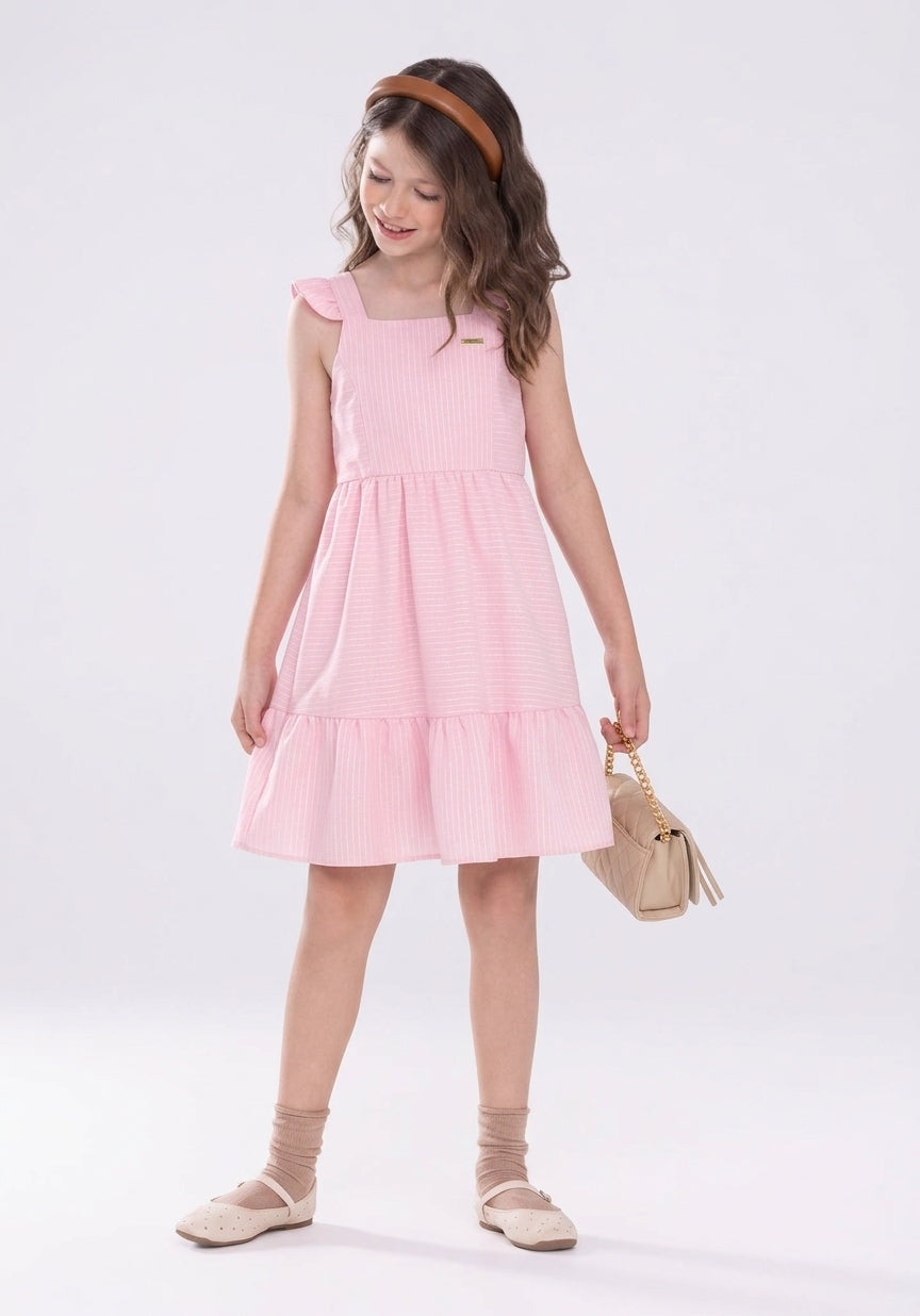 Vestido infantil rosa em alfaiataria com babados nas alças para festas na Lúdica Moda Infantil.